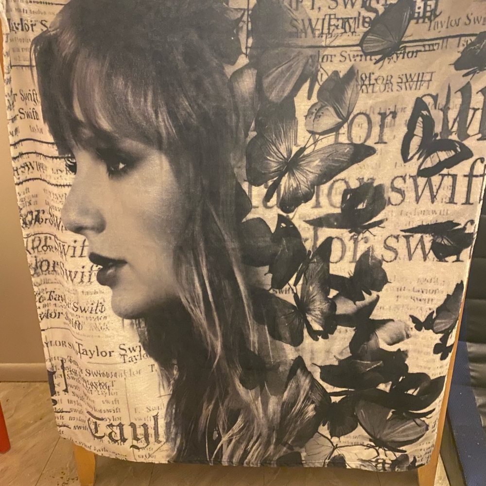 Black and White Taylor Swift throw Blanket